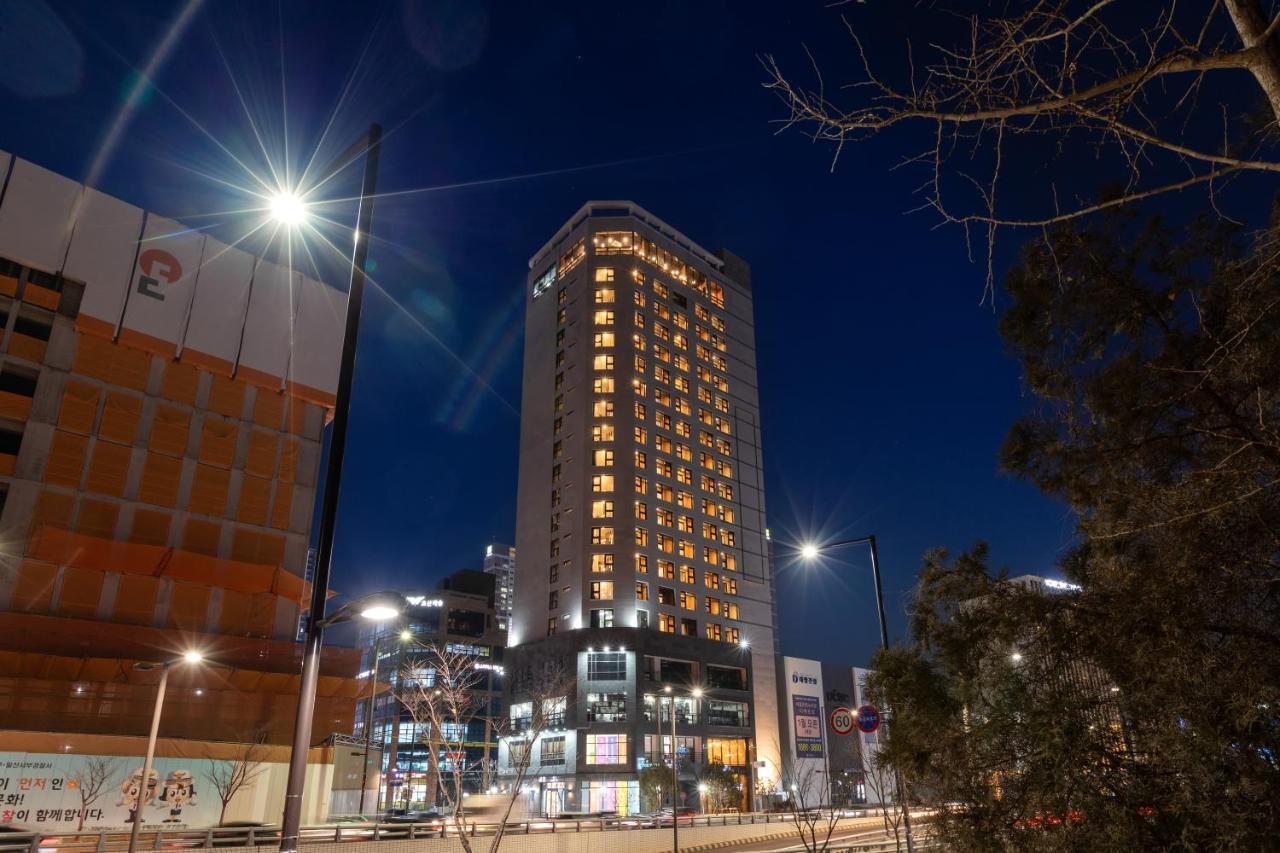 Urban-Est Hotel Kōyō Buitenkant foto