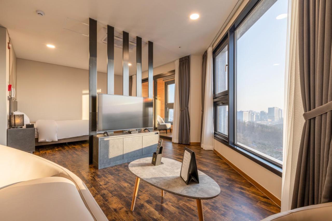 Urban-Est Hotel Kōyō Buitenkant foto