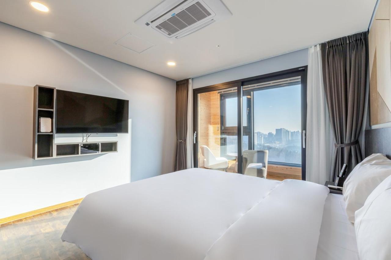 Urban-Est Hotel Kōyō Buitenkant foto