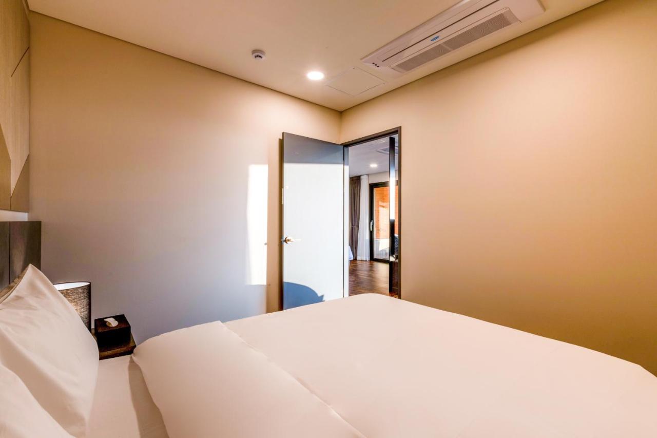 Urban-Est Hotel Kōyō Buitenkant foto